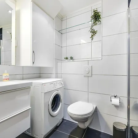 Charming And Cozy - Centrally Located Lägenhet *