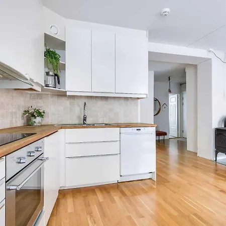 Apartment Charming And Cozy - Centrally Located