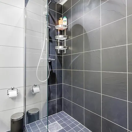 Charming And Cozy - Centrally Located